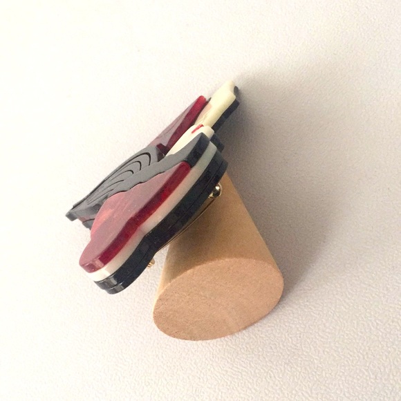 ๐50% OFF/3+...Young Lady in Red Toque and Scarf Brooch - Picture 7 of 10